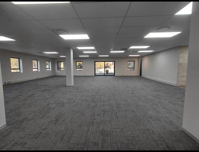 249M² OFFICE TO LET IN BRYANSTON
